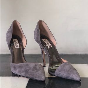 Badgley Mischka Gray Suede Pump